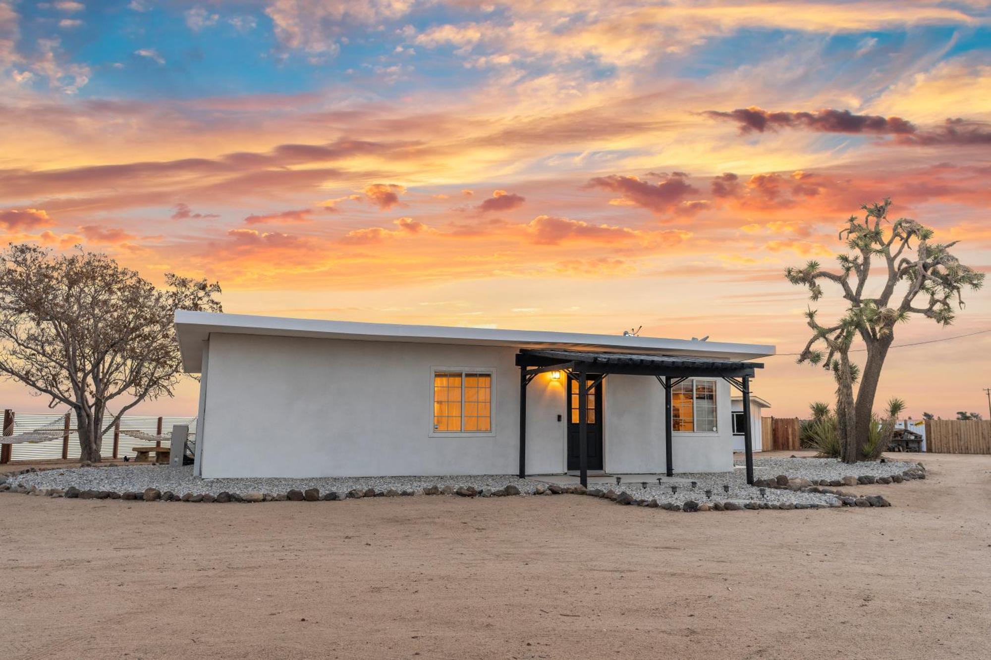 Private Jt Cabin - Ev L2 Station, Hammocks, Fire Pit, Bbq, Bocce Ball, Cornhole Yucca Valley Dış mekan fotoğraf